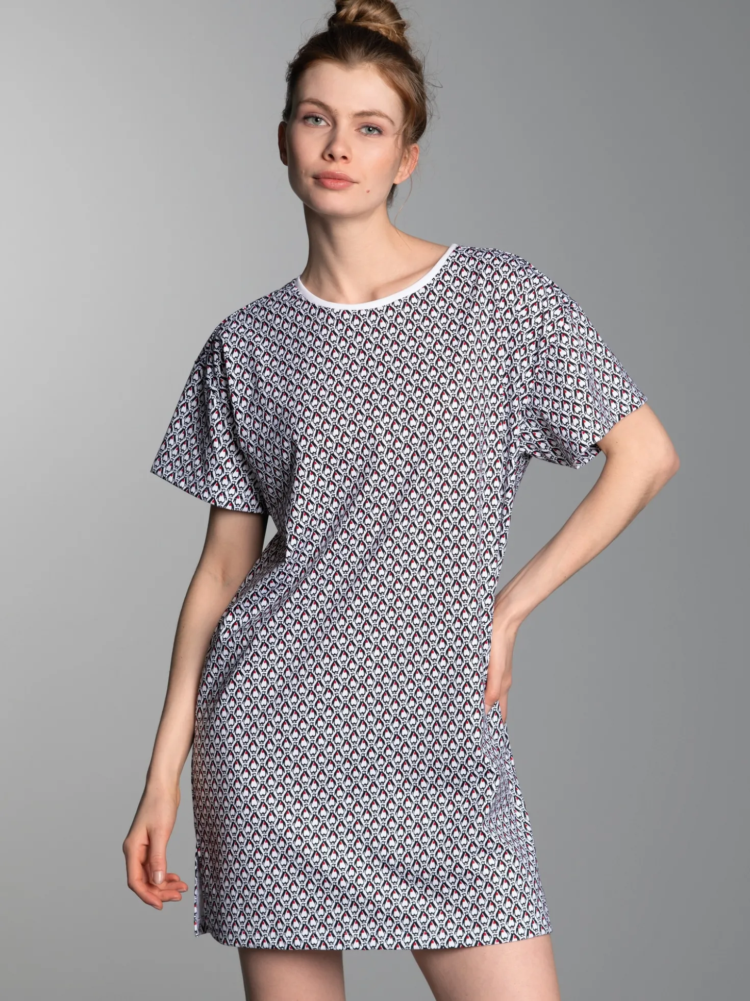 Bigshirt mit Allover-Pinguin-Print Weiss