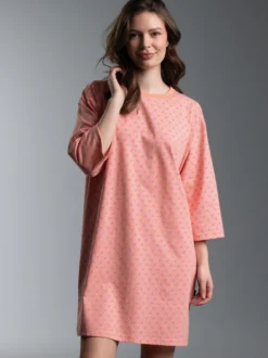 Big Shirt mit feinem Herz Allovermuster Puder