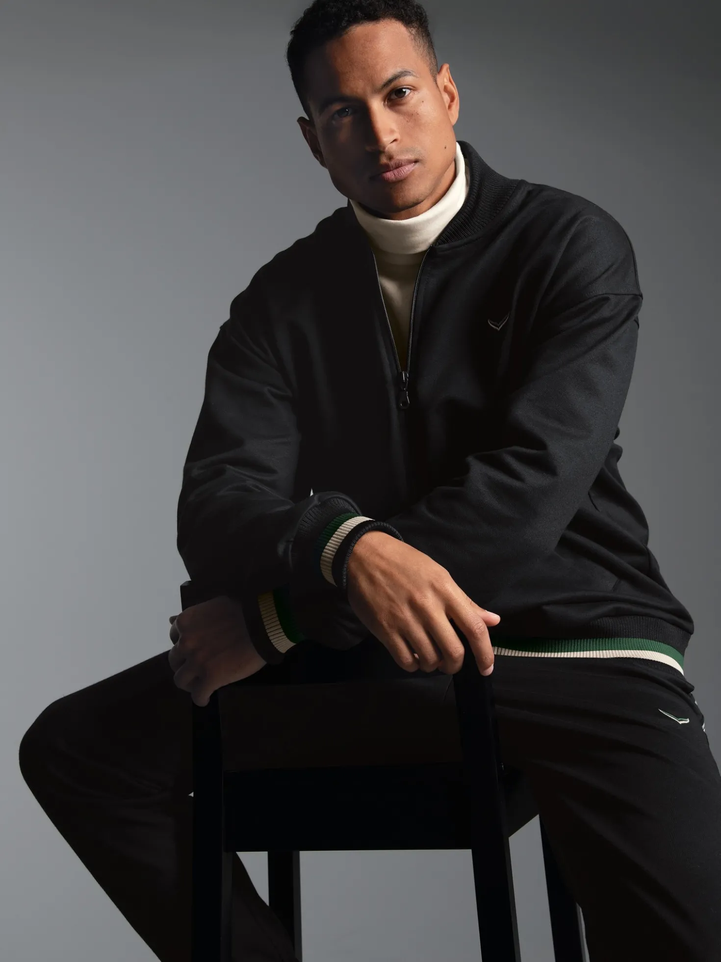 Collegejacke mit kontrastfarbigen Elementen Schwarz