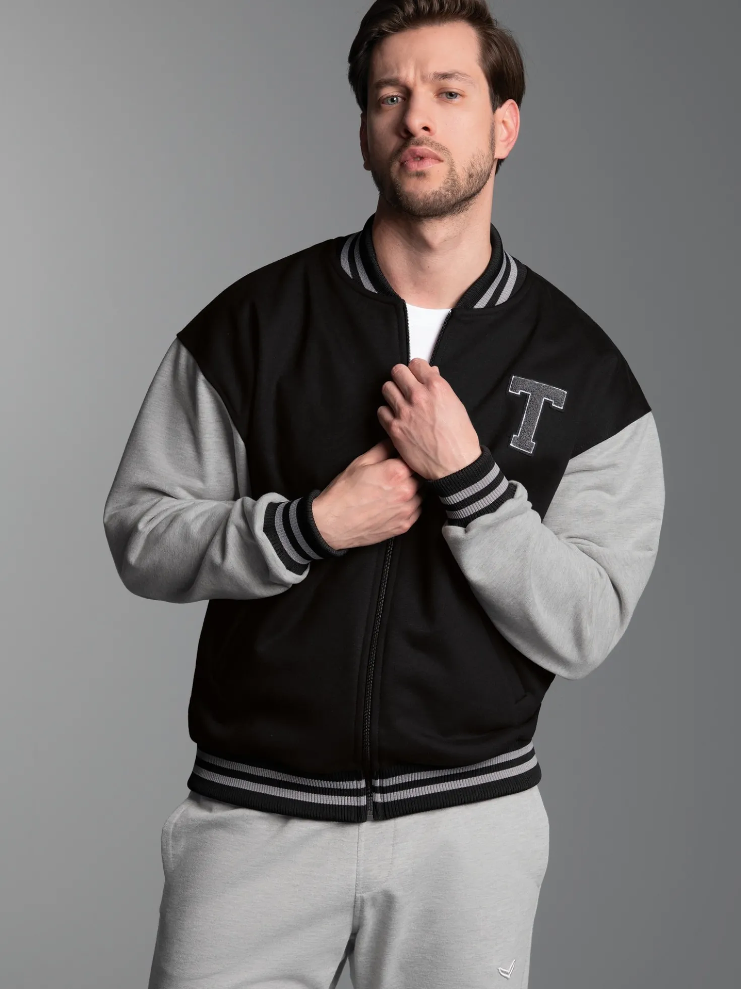 Collegejacke mit praktischen Eingrifftaschen Schwarz