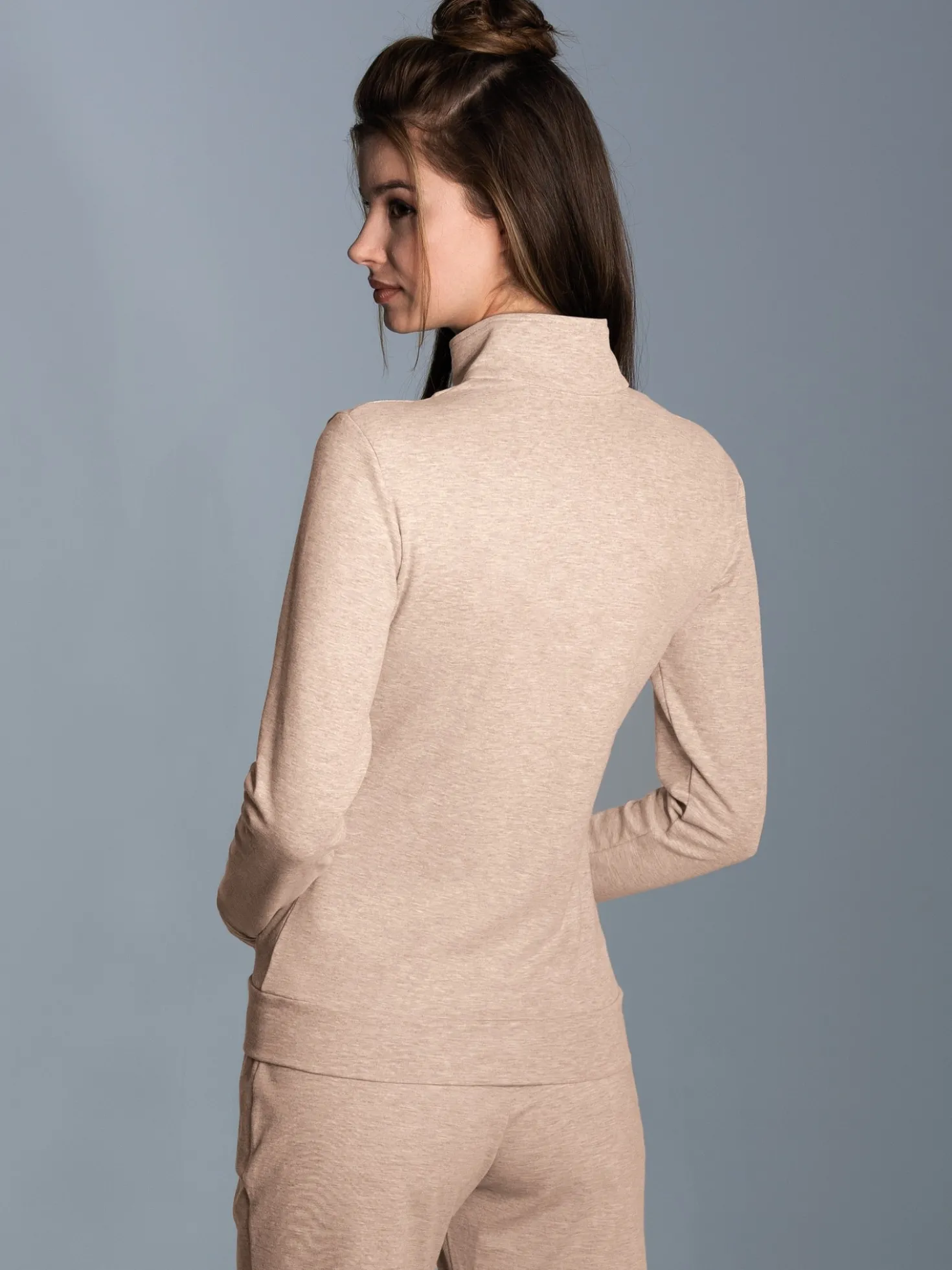 Jacke veredelt mit Kristallsteinen Sand-melange