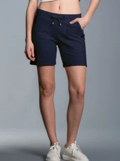Kurze Hose mit aufgesetzten Seitentaschen Navy