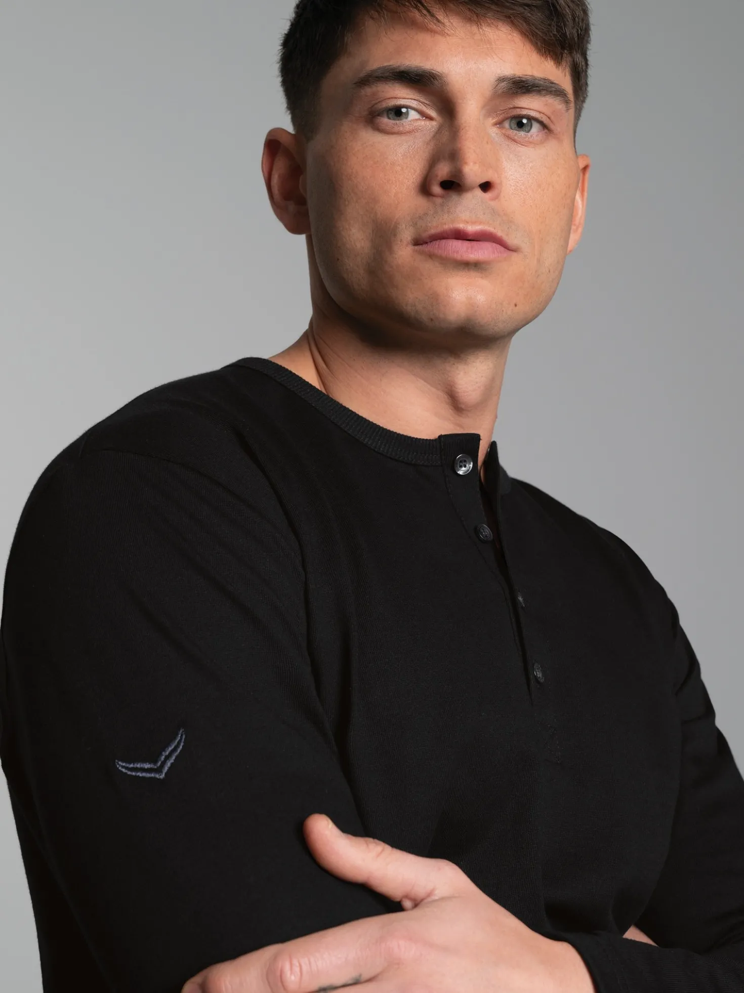 Langarmshirt mit Knopfleiste Schwarz