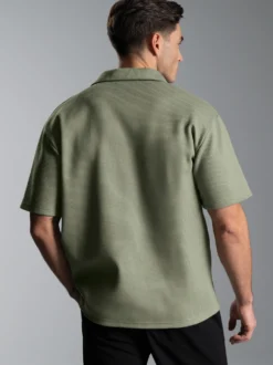 Oversized Poloshirt ohne Knopfleiste in Waffeloptik Salbei