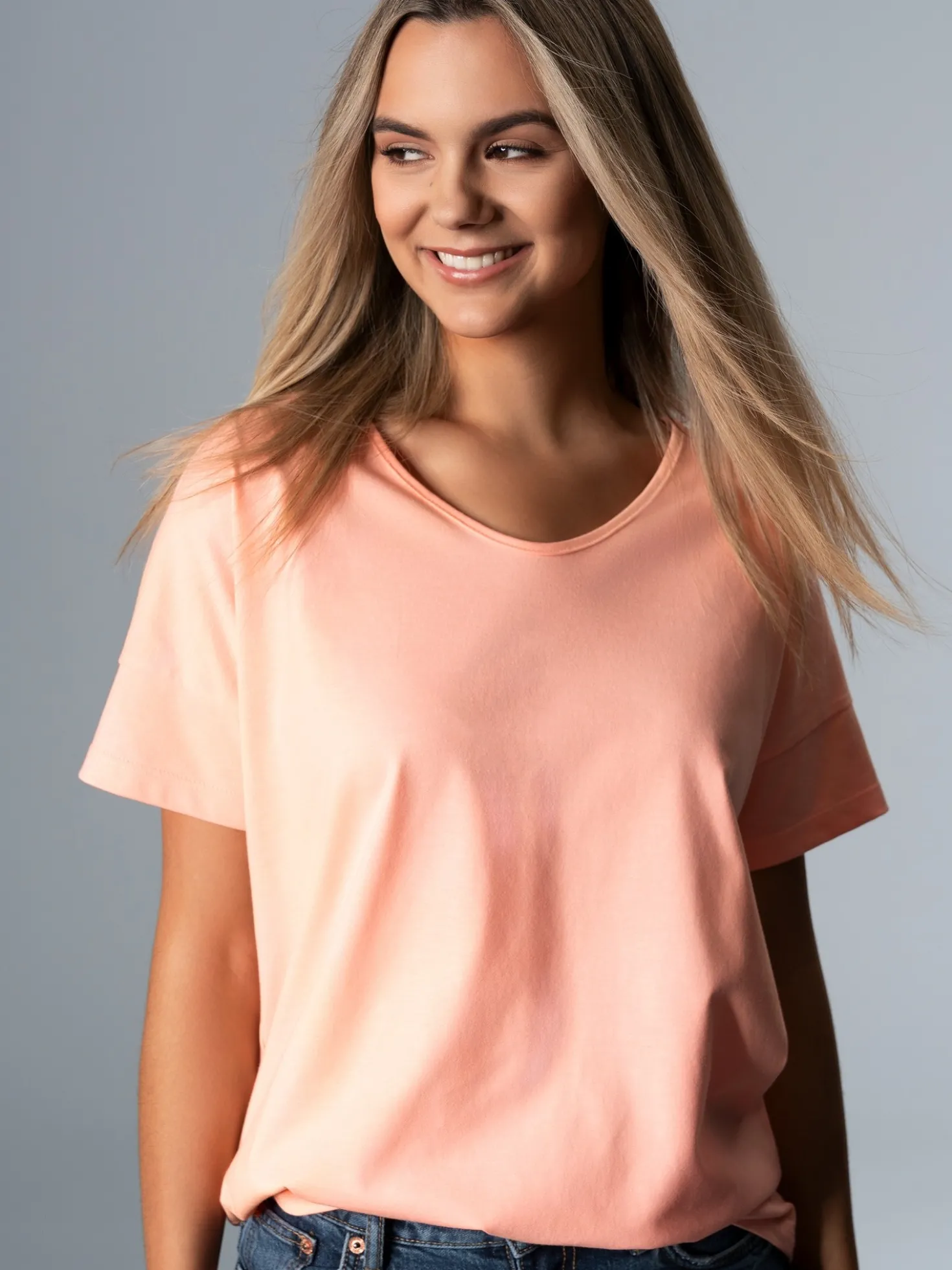 Oversized T-Shirt mit V-Ausschnitt Apricot
