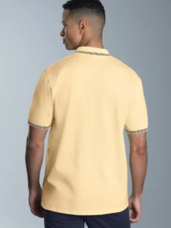 Poloshirt mit kontrastfarbigen Akzenten Vanille