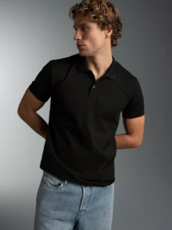 Slim Fit Poloshirt aus DELUXE-Piqué Schwarz