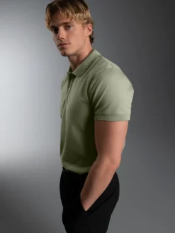 Slim Fit Poloshirt aus DELUXE-Piqué Salbei