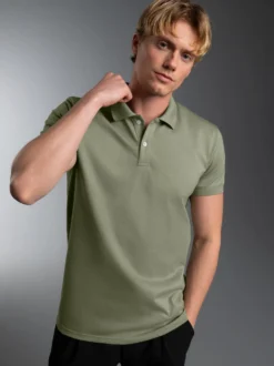 Slim Fit Poloshirt aus DELUXE-Piqué Salbei