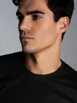 Slim Fit T-Shirt aus DELUXE Baumwolle Schwarz