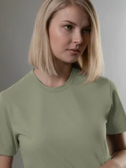 Slim Fit T-Shirt aus DELUXE Baumwolle Salbei