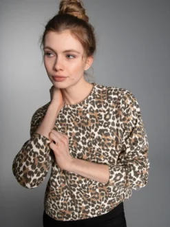 Sweatshirt mit Allover-Leo-Print Haselnuss