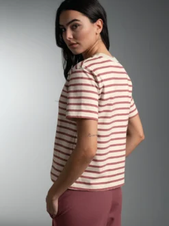 T-Shirt in Ringeloptik Mahagoni