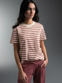 T-Shirt in Ringeloptik Mahagoni