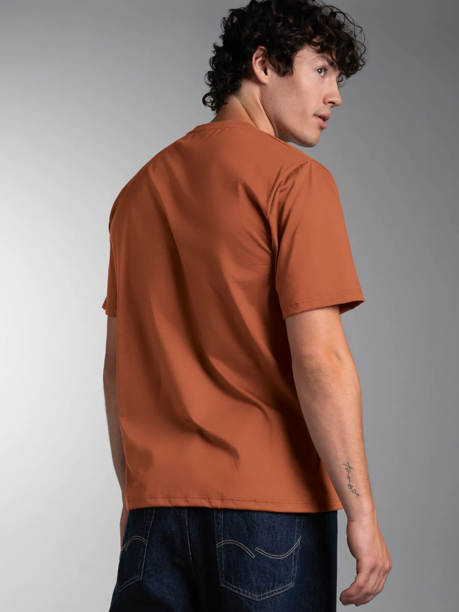 T-Shirt mit abenteuerlichen Hirsch Motiv Zimt