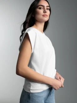 T-Shirt mit modischen Falten Weiss