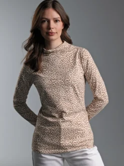 Turtleneck Shirt mit leichtem Leo Muster Natur