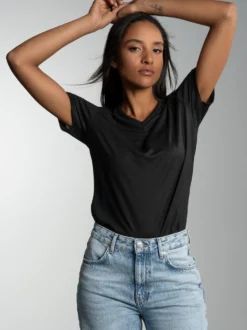 V-Shirt aus 100% Lyocell Schwarz