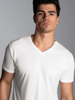 V-Shirt aus 100% Lyocell Weiss