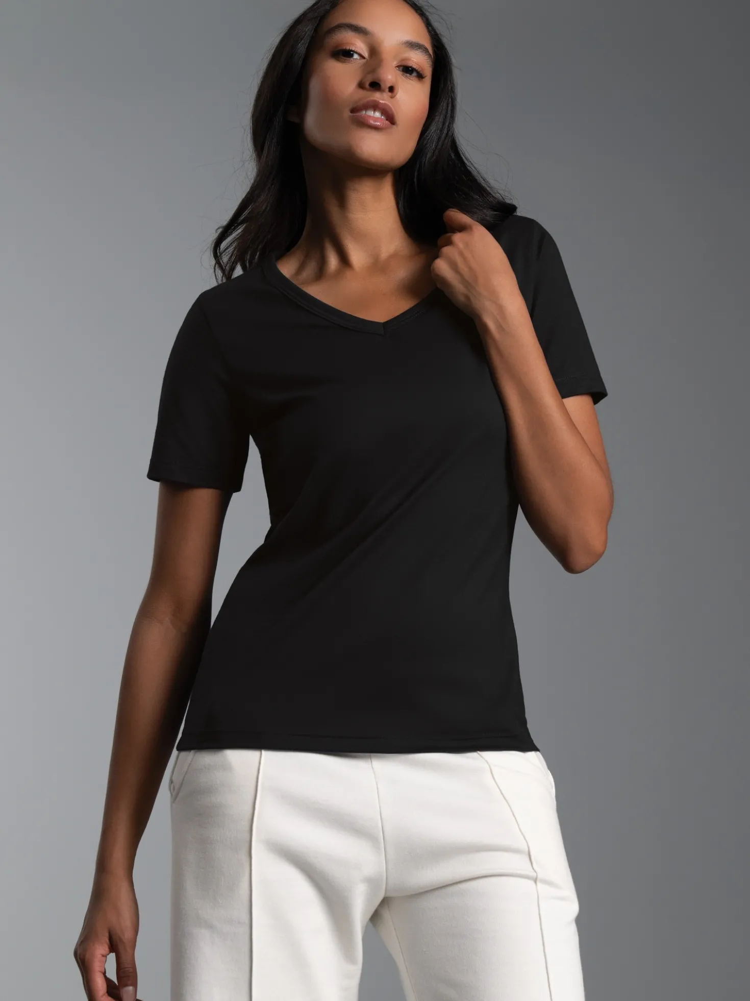 V-Shirt aus Modal Schwarz