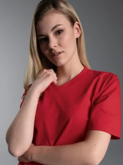 V-Shirt DELUXE Baumwolle Kirsch