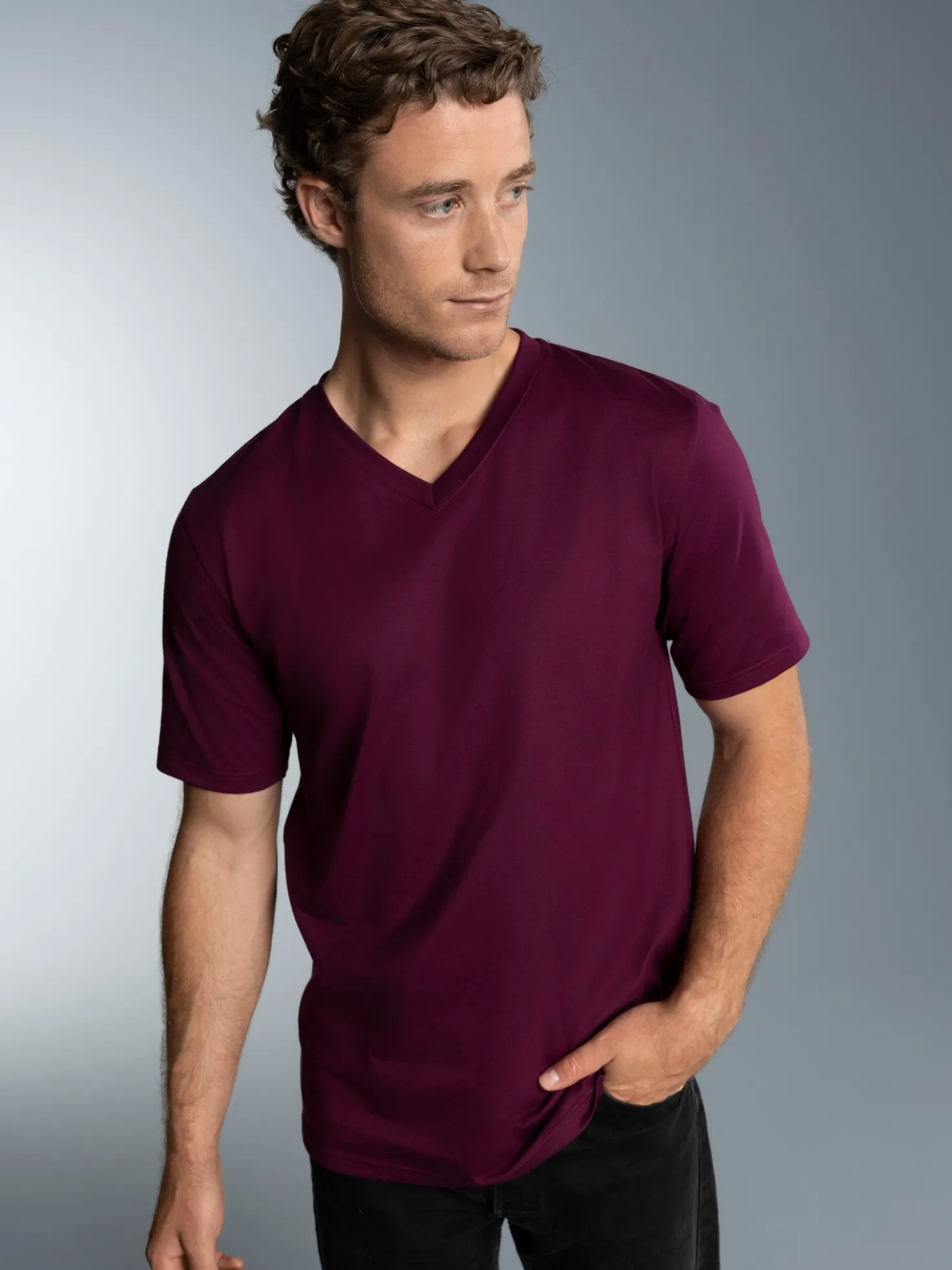 V-Shirt DELUXE Baumwolle Sangria