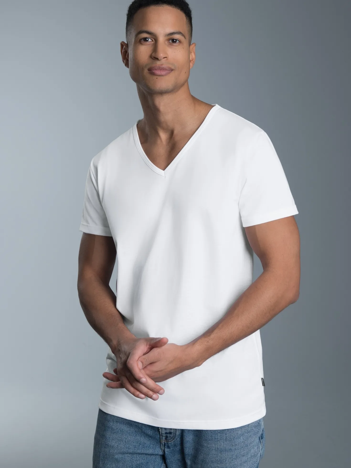 V-Shirt Slim Fit Weiss
